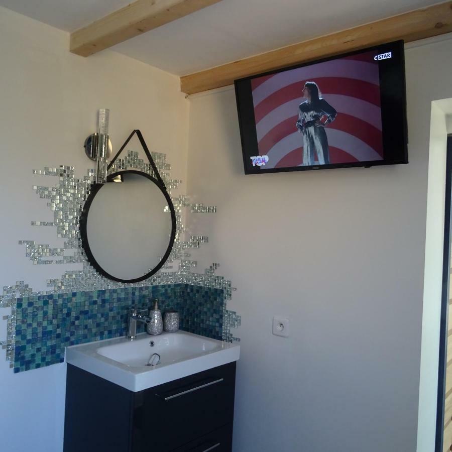 Hotel 2 Pieces Independant Avec Son Jardinet Prive Borgo  Zewnętrze zdjęcie